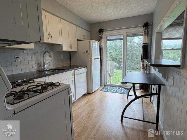 99 Brookview Circle, Jamesburg, NJ 08831
