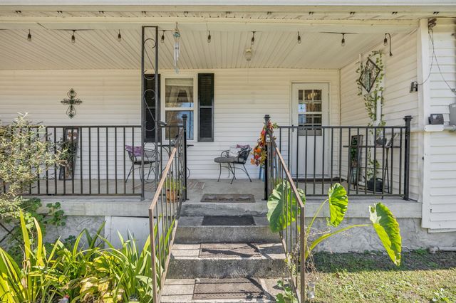 15 Cloverdale Ln, Hickman, TN 38567