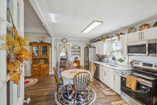 15 Cloverdale Ln, Hickman, TN 38567