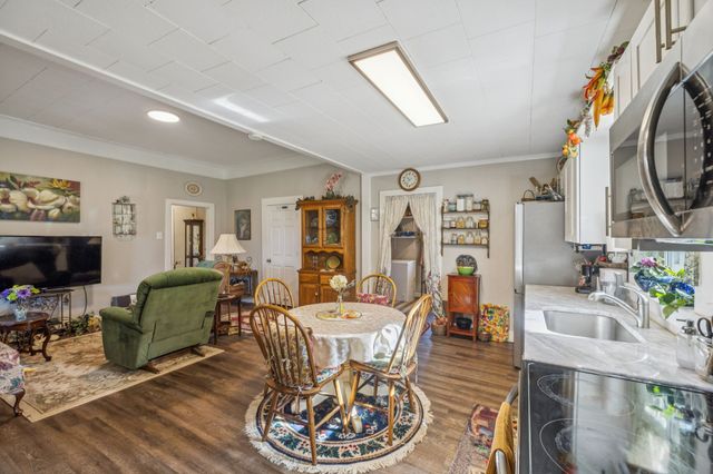 15 Cloverdale Ln, Hickman, TN 38567