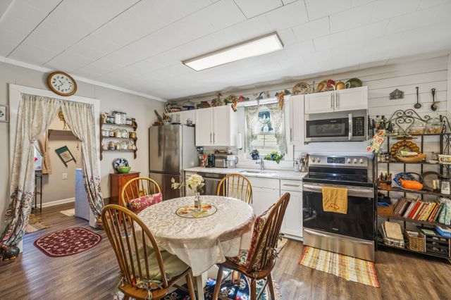 15 Cloverdale Ln, Hickman, TN 38567