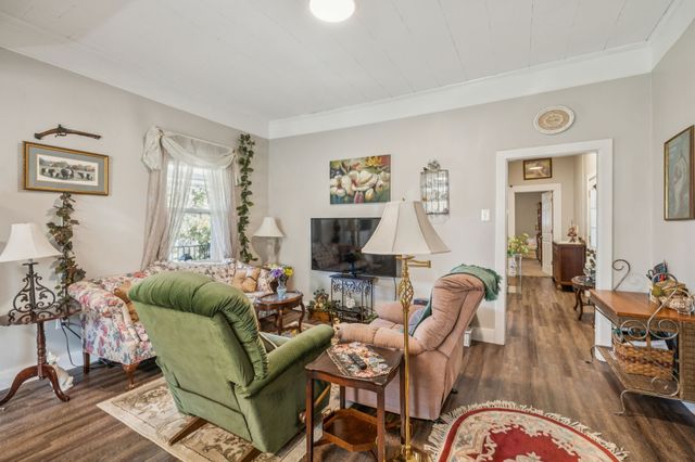 15 Cloverdale Ln, Hickman, TN 38567