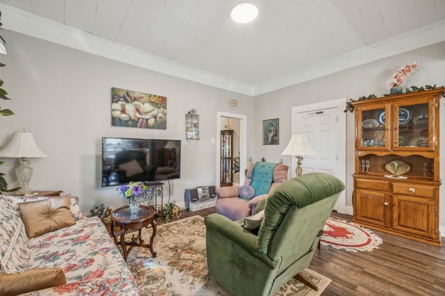 15 Cloverdale Ln, Hickman, TN 38567