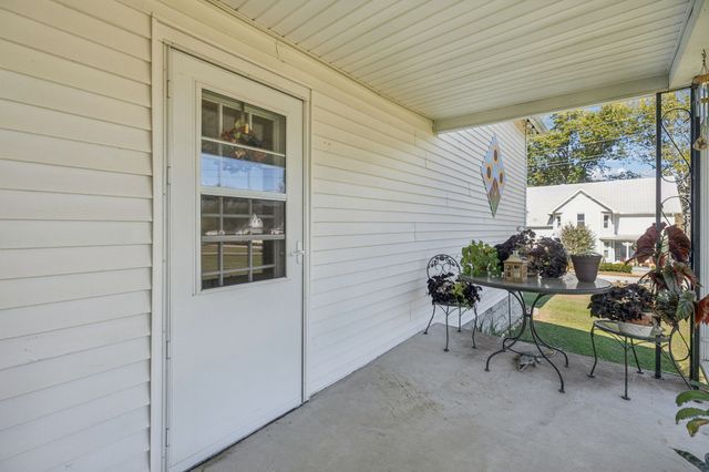 15 Cloverdale Ln, Hickman, TN 38567