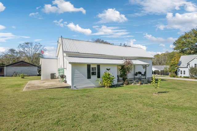 15 Cloverdale Ln, Hickman, TN 38567
