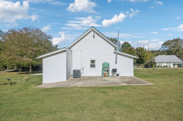 15 Cloverdale Ln, Hickman, TN 38567