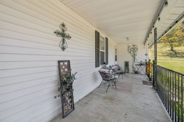 15 Cloverdale Ln, Hickman, TN 38567