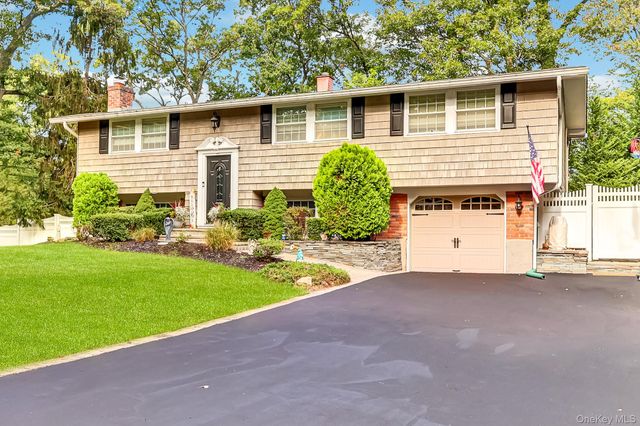 1 Cottontail Lane, East Setauket, NY 11733