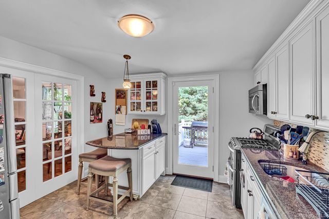 1 Cottontail Lane, East Setauket, NY 11733