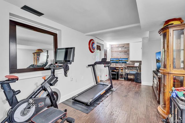 1 Cottontail Lane, East Setauket, NY 11733