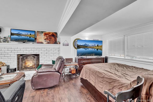 1 Cottontail Lane, East Setauket, NY 11733