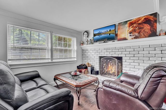 1 Cottontail Lane, East Setauket, NY 11733