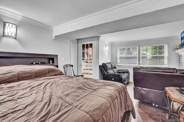 1 Cottontail Lane, East Setauket, NY 11733