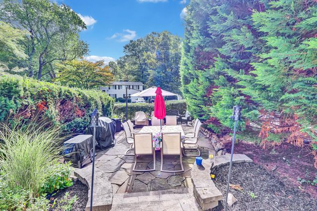 1 Cottontail Lane, East Setauket, NY 11733