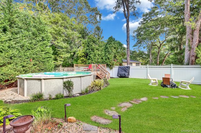 1 Cottontail Lane, East Setauket, NY 11733