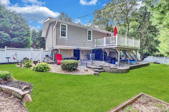 1 Cottontail Lane, East Setauket, NY 11733