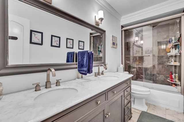 1 Cottontail Lane, East Setauket, NY 11733