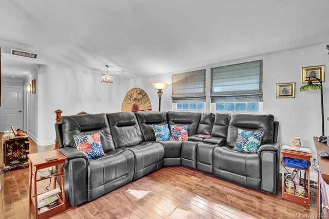 1 Cottontail Lane, East Setauket, NY 11733