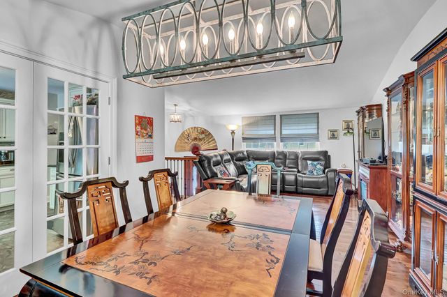 1 Cottontail Lane, East Setauket, NY 11733