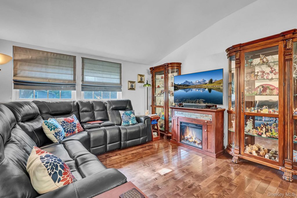 1 Cottontail Lane, East Setauket, NY 11733 — photo 5
