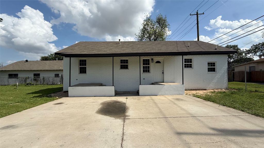 1321 Denver Avenue, Fort Worth, TX 76164