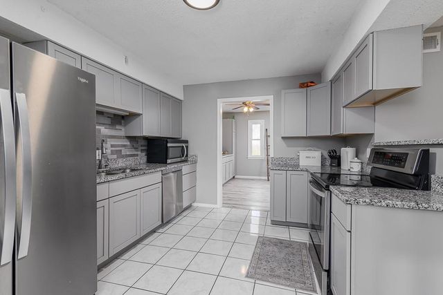 14435 166th Street, Bonner Springs, KS 66012