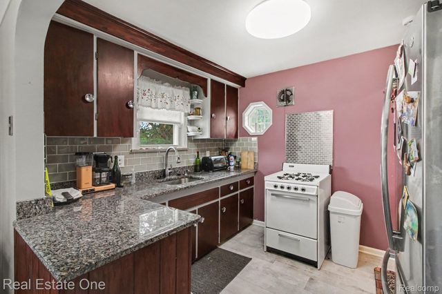 15982 Macarthur Street E, Redford Charter Township, MI 48239