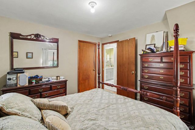 15982 Macarthur Street E, Redford Charter Township, MI 48239