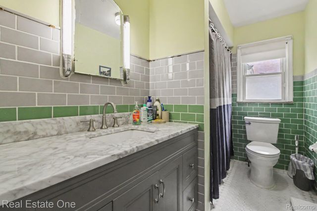 15982 Macarthur Street E, Redford Charter Township, MI 48239