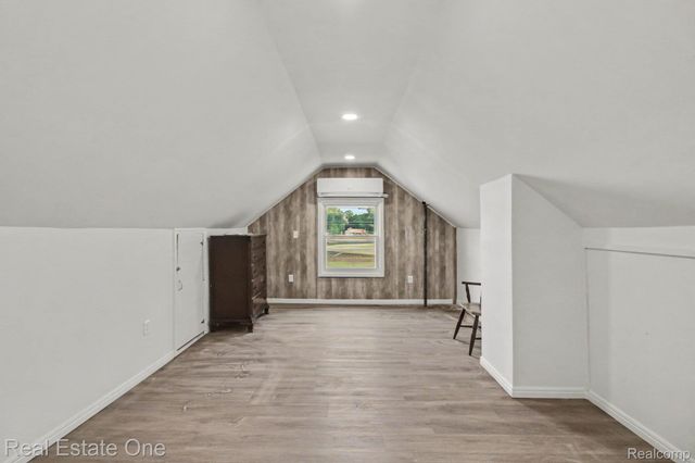 15982 Macarthur Street E, Redford Charter Township, MI 48239