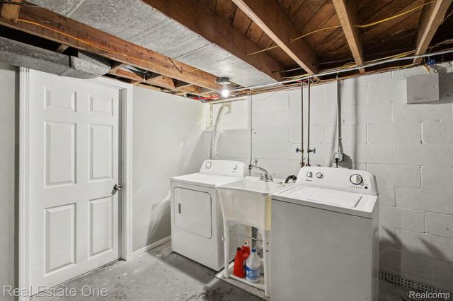 15982 Macarthur Street E, Redford Charter Township, MI 48239