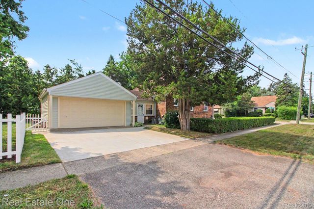 15982 Macarthur Street E, Redford Charter Township, MI 48239