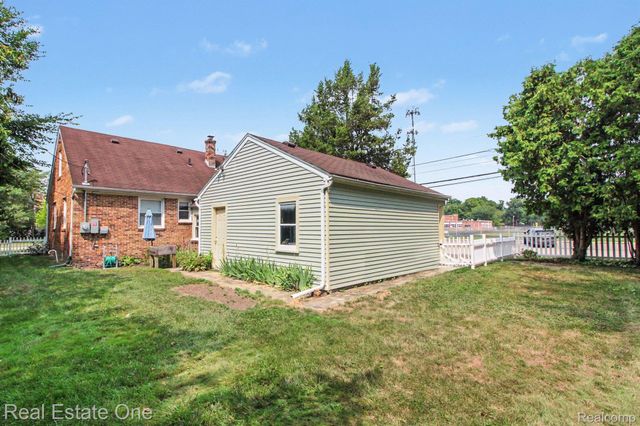 15982 Macarthur Street E, Redford Charter Township, MI 48239