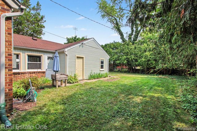 15982 Macarthur Street E, Redford Charter Township, MI 48239