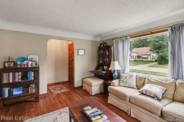 15982 Macarthur Street E, Redford Charter Township, MI 48239