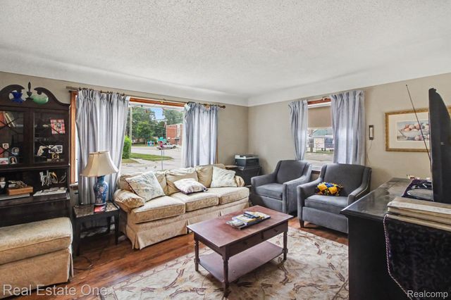 15982 Macarthur Street E, Redford Charter Township, MI 48239