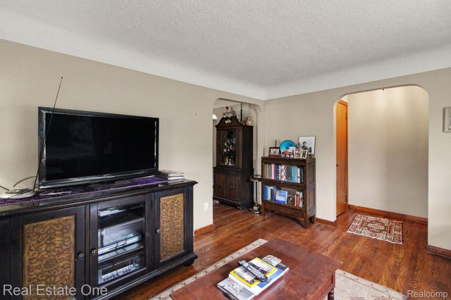 15982 Macarthur Street E, Redford Charter Township, MI 48239