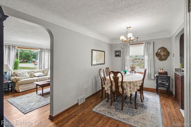 15982 Macarthur Street E, Redford Charter Township, MI 48239