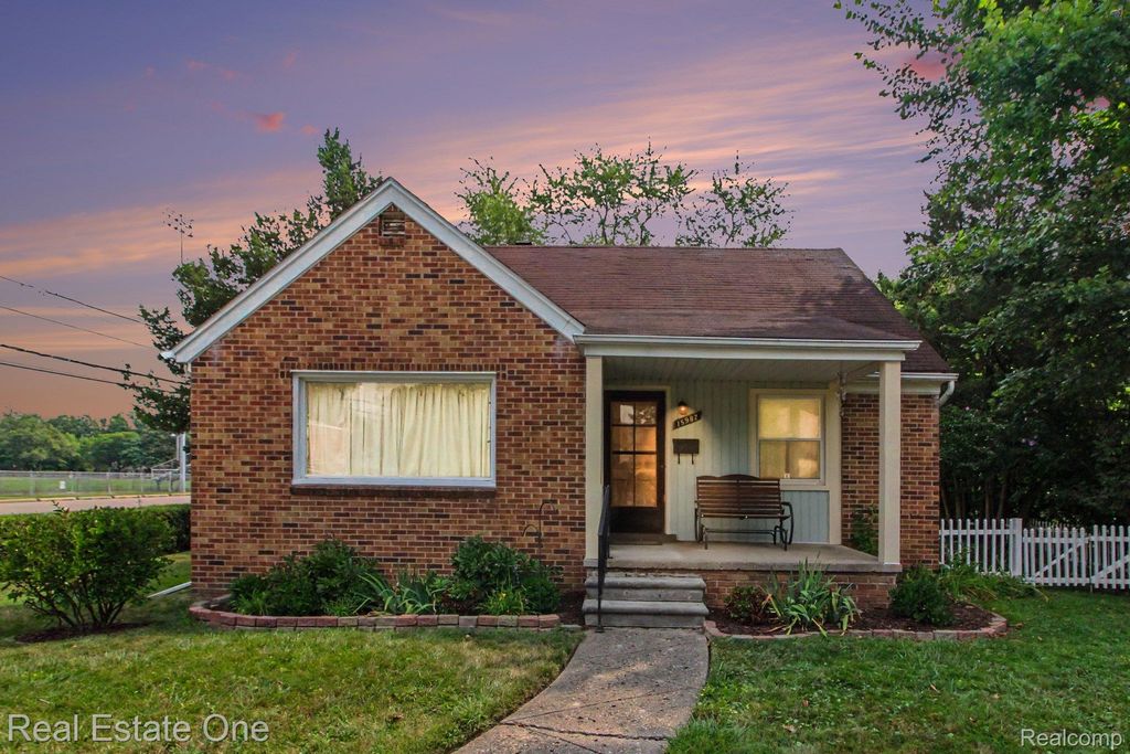 15982 Macarthur Street E, Redford Charter Township, MI 48239