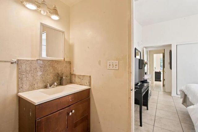610 W 11th Avenue, Escondido, CA 92025