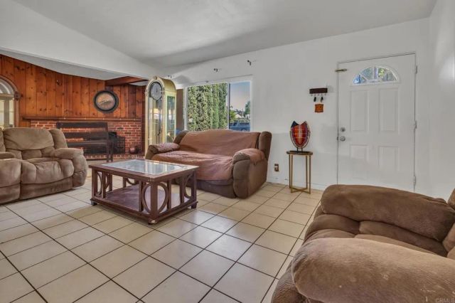 610 W 11th Avenue, Escondido, CA 92025
