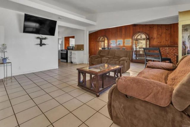 610 W 11th Avenue, Escondido, CA 92025