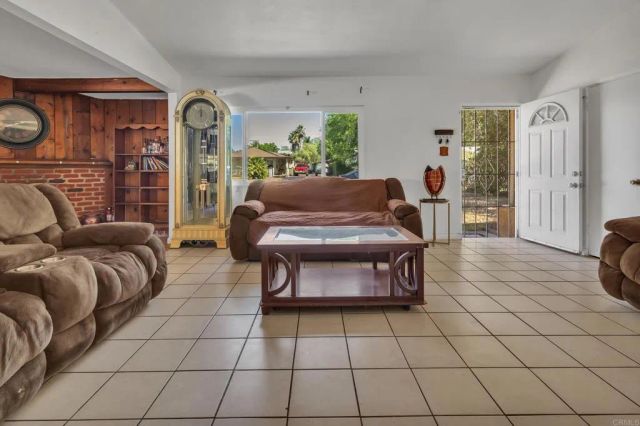 610 W 11th Avenue, Escondido, CA 92025