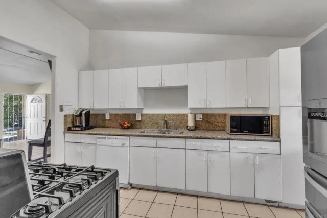 610 W 11th Avenue, Escondido, CA 92025