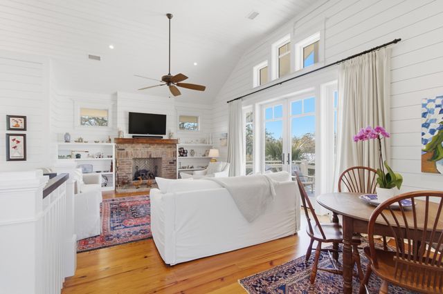 1302 Middle Street, Sullivans Island, SC 29482