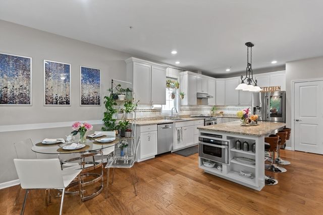 52 Primrose Cir 52, Hopkinton, MA 01748