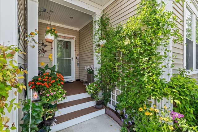 52 Primrose Cir 52, Hopkinton, MA 01748