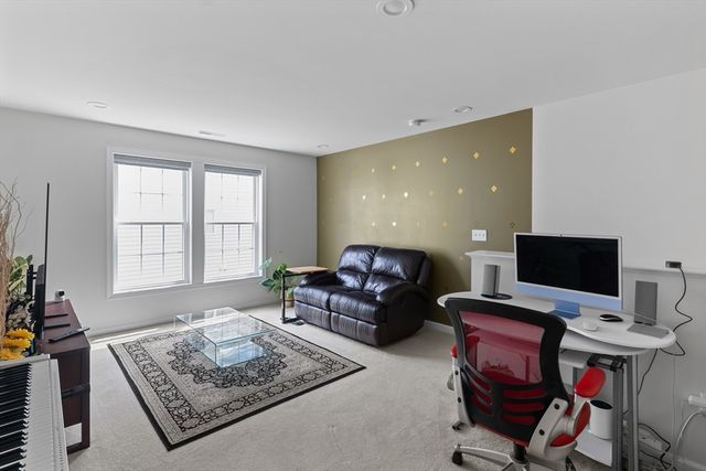 52 Primrose Cir 52, Hopkinton, MA 01748