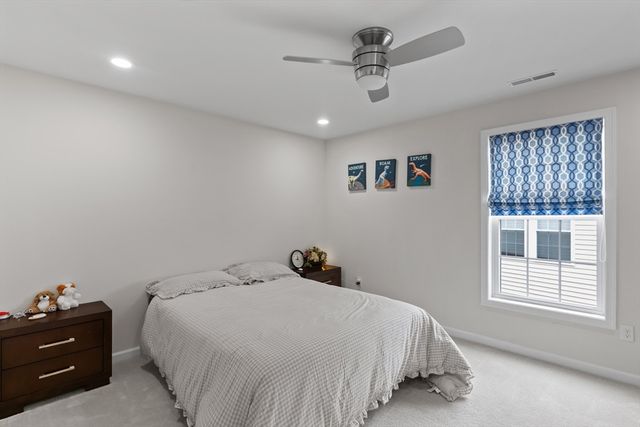 52 Primrose Cir 52, Hopkinton, MA 01748