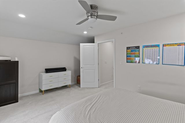 52 Primrose Cir 52, Hopkinton, MA 01748